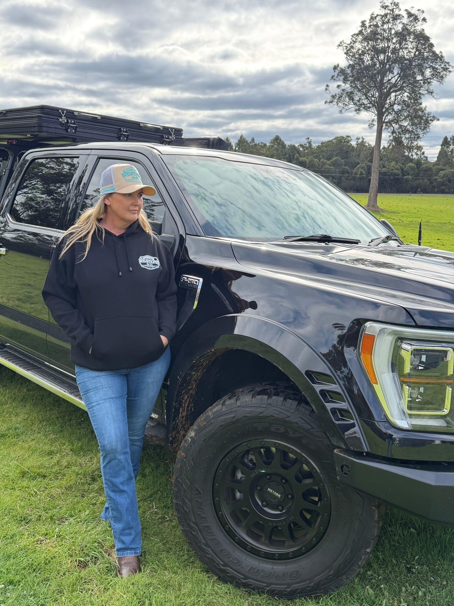 The Giddyup Woman's/Juniors lightweight Hoodie