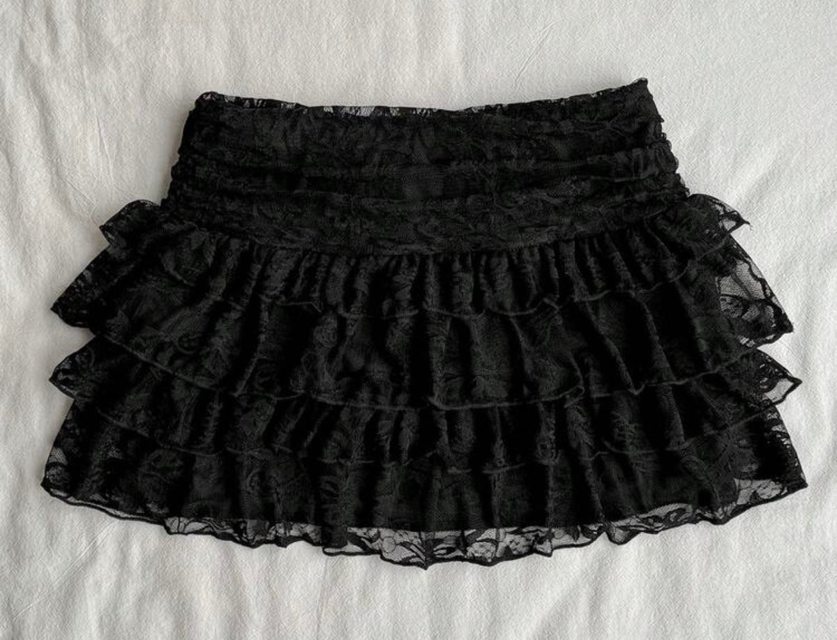 Front view of black tiered floral lace mini skort